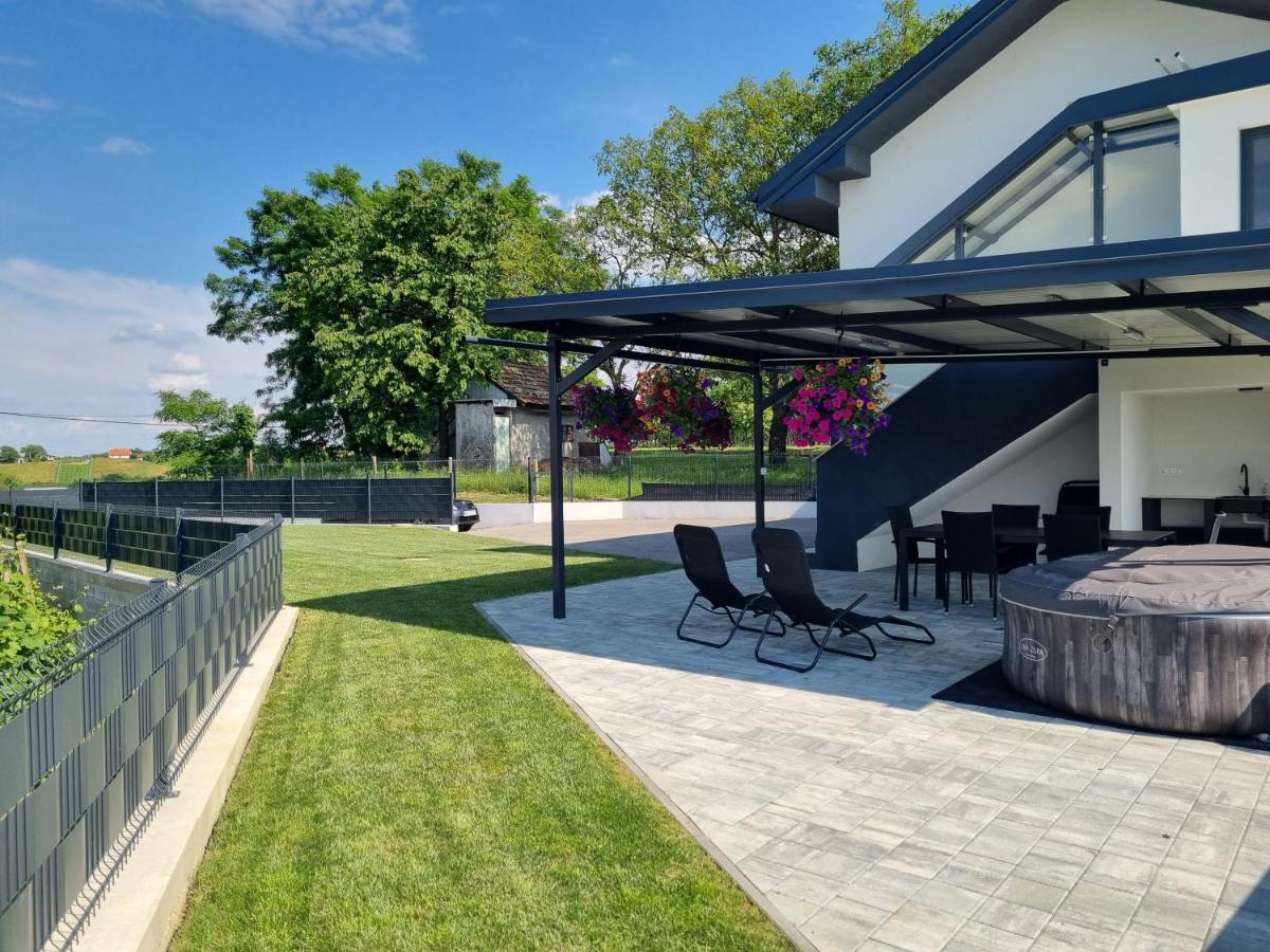 Villa Kuca Za Odmor Kodba à Strigova Extérieur photo